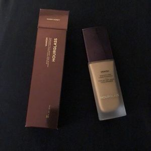 Hourglass Vanish Foundation